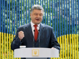 В честь праздника Порошенко отметил государственными наградами троих педагогов Николаевщины