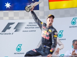 Формула-1: Риккардо выиграл Гран-при Малайзии, Росберг укрепил лидерство в сезоне