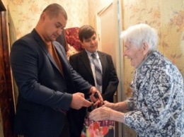1 октября в Доброполье поздравляли пожилых людей