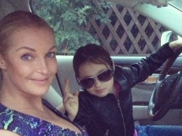 Дочь Анастасии Волочковой учится водить