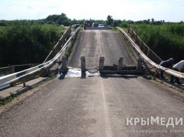 Обрушившийся мост в Джанкойском районе восстановят к 1 ноября (ФОТО)