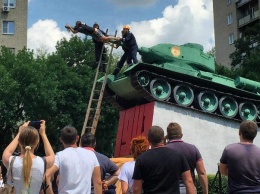 В Ростове-на-Дону мужчина собирался повеситься на дуле танка Т-34