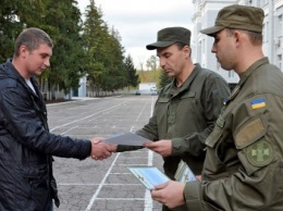 В Славянске военнослужащих отправляют в запас