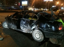 В центре Новосибирска водитель BMW снес забор