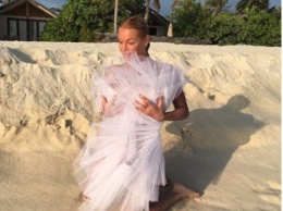 Анастасия Волочкова опять сфотографировалась обнаженной на пляже
