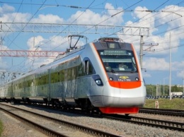 Пассажиров поезда "Киев - Запорожье" пересадили в другой поезд из-за неисправности