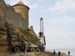 Строители укрепляют северную стену Аккерманской крепости