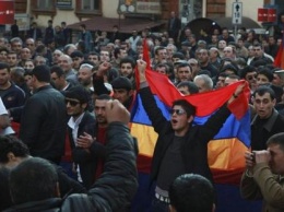 Россия предупредила об опасности цветной революции в Армении
