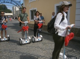 В Евпатории начали проводить экскурсии на гироскутерах (ФОТО)