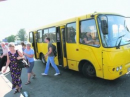 Кошмары киевских маршруток: за рулем находят пьяных водителей, а от автобусов отпадают колеса (инфографика)