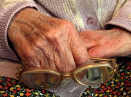 В Днепродзержинске систематически обворовывают пенсионерку-инвалида