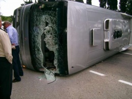 В Японии перевернулся туристический автобус, 14 человек пострадали