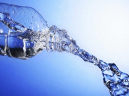 Вот сколько воды нужно пить в день в зависимости от вашей массы тела