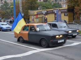 В Мариуполе волонтеры и общественники поздравили военных с помощью автопробега (ФОТО+ВИДЕО)