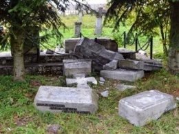 Власть Польши призвали не допустить уничтожения украинских памятников