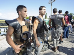 В Испании сотни мужчин взяли в осаду съемочную группу "Игры престолов"