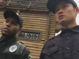 В Сети набирает популярность видео с киевскими полицейскими