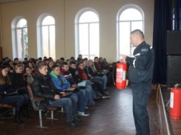 Кропивницкий: студенты и спасатели пообщались на тему пожарной безопасности
