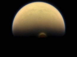 Астрономы впервые увидели наступление зимы на Титане