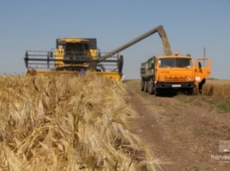 В Добропольском районе идут работы по сбору урожая