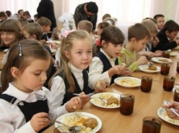 Чиновники и депутаты проверят, чем кормят маленьких криворожан в школах