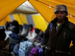 Французские власти закрывают стихийный лагерь мигрантов в Кале