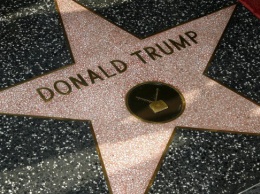В США разбили звезду Дональда Трампа на Аллее славы