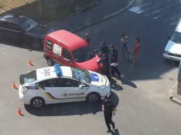 ДТП в Киеве: патрульная машина столкнулась с Renault