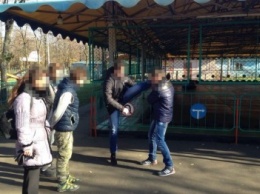 Краматорские полицейские привлекли к ответственности молодых людей, избивших мужчину в парке «Юбилейный»