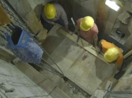 Археологи сняли плиту с могилы Иисуса Христа (видео)