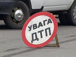 В сети появилось видео, как в Харькове автомобиль "прибил" женщину к столбу