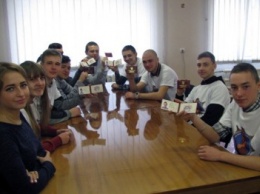 Участники Добропольской «Лиги будущих полицейских» наконец получили долгожданные удостоверения