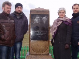 На Николаевщине открыли памятник писательнице Людмиле Березиной - Днепровской Чайке