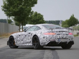 Новая экстрим-версия Mercedes-AMG GT попала на шпионские фото