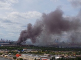Бывший завод ЗИЛ в Москве тушат три вертолета Ка-32 и 167 пожарных