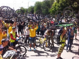Запорожские велосипедисты хотят повторить транспортный коллапс