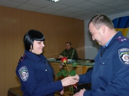 Полицейские Бахмута получили «звездочки» и цветы от начальника