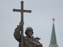 В Москве, возле Кремля, открыли памятник киевскому князю Владимиру
