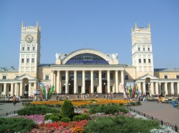 В Харькове сообщили о заминировании ж/д вокзала и центрального рынка