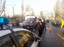 Масштабное ДТП в Лузановке: около школы столкнулись четыре машины