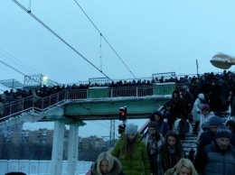 На станции Одинцово произошел пешеходный коллапс из-за наледи на лестнице