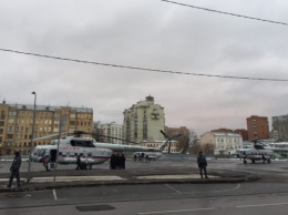 Переполох в Москве: три правительственных вертолета экстренно сели посреди улицы