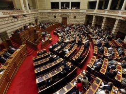 Парламент Греции одобрил направленные международным кредиторам решения