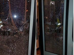 В центре Днепра обстреляли троллейбус, в мэрии объявили награду за поимку стрелков