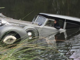 Раритетный Packard 1938 года в единственном экземпляре утопили в озере