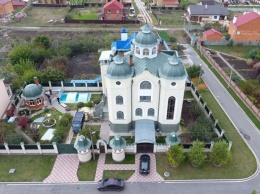 Зампредседателя полтавского суда возвел себе дом в виде церкви