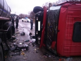 ДТП на Кировоградщине: столкнулись два грузовика, один из них перевернулся. ФОТО