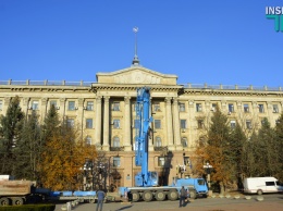 Декоммунизация продолжается: вместо звезды над Николаевским горсоветом теперь Герб Украины