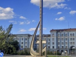 «Не декоммунизовали»: судьба памятника «Слава труду» в Новой Каховке все еще под вопросом
