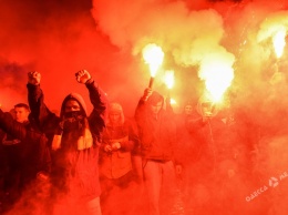 По Одессе маршем прошлись футбольные фанаты (фоторепортаж)
